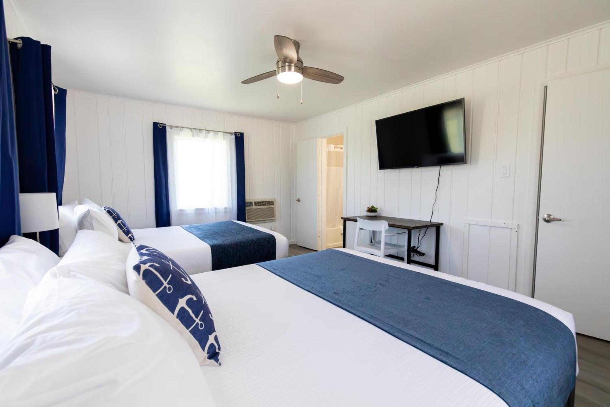 Anchor Bay Inn And Suites Sandusky Room photo