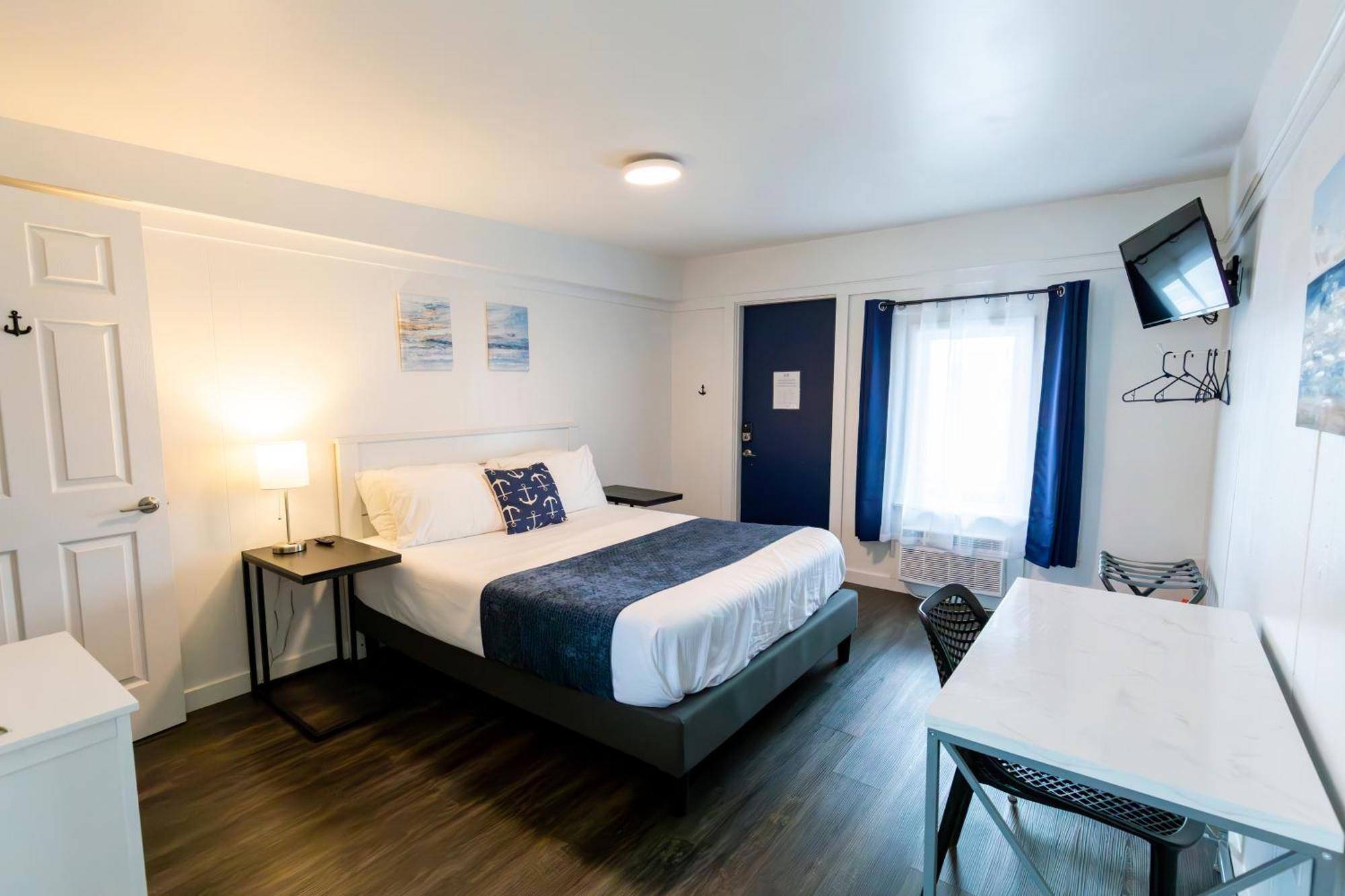 Anchor Bay Inn And Suites Sandusky Room photo